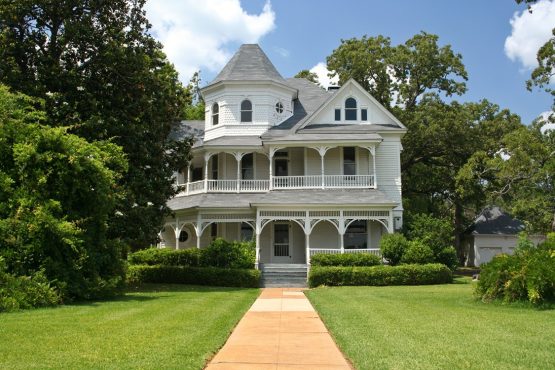 How a general contractor can handle historic properties