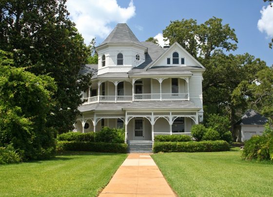 How a general contractor can handle historic properties