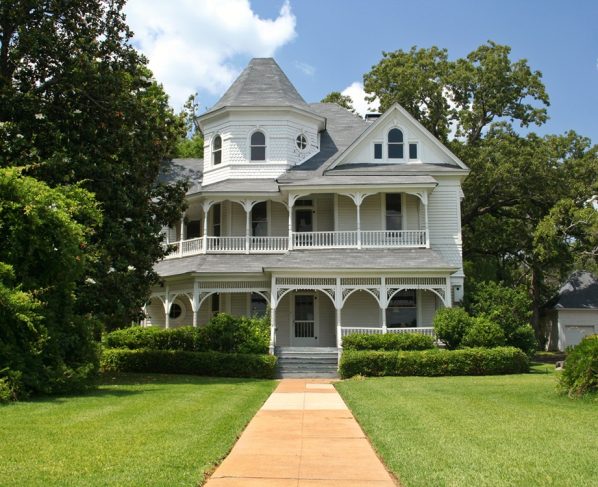 How a general contractor can handle historic properties