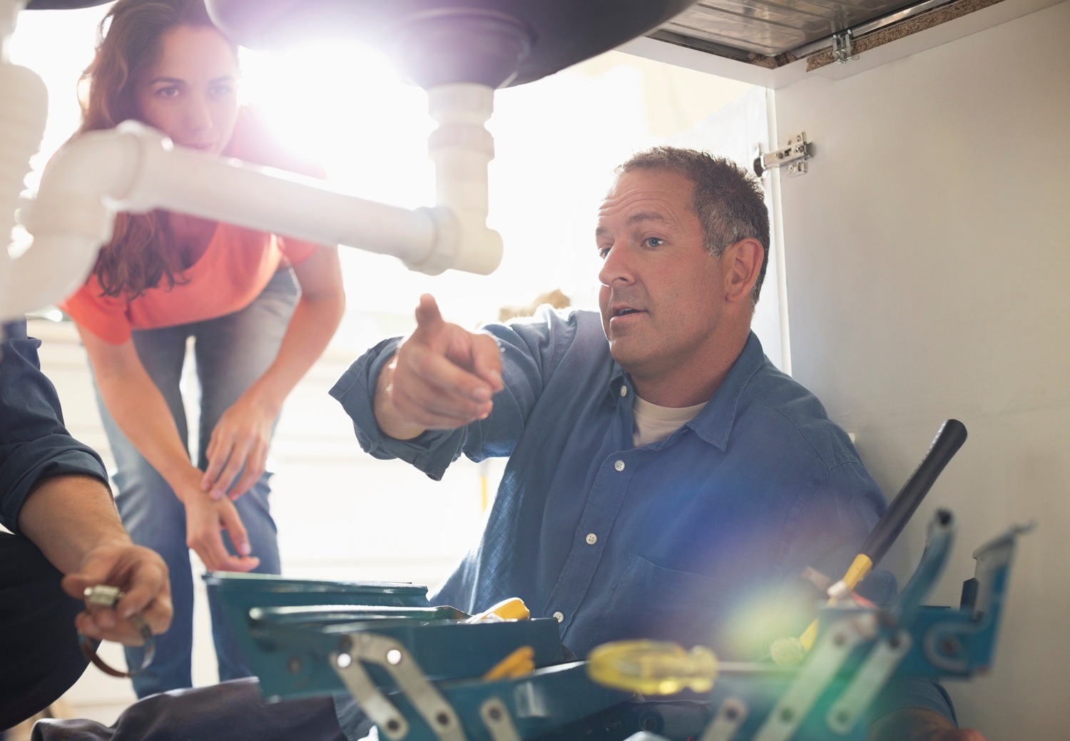 plumbing contractors NJ giving pipe advice